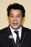 「営業人材開発研究会」の発表をする「亀−亀」コンビの亀田リーダー(左)と亀井さんのお二人