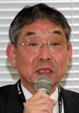 発表する渡利社長