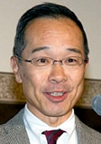 挨拶する麻生本部長
